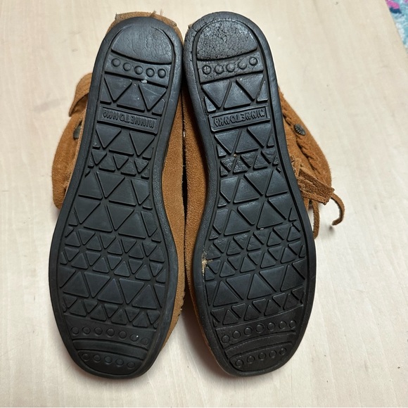 Minnetonka Fringe Moccasin Boot - Picture 8 of 12